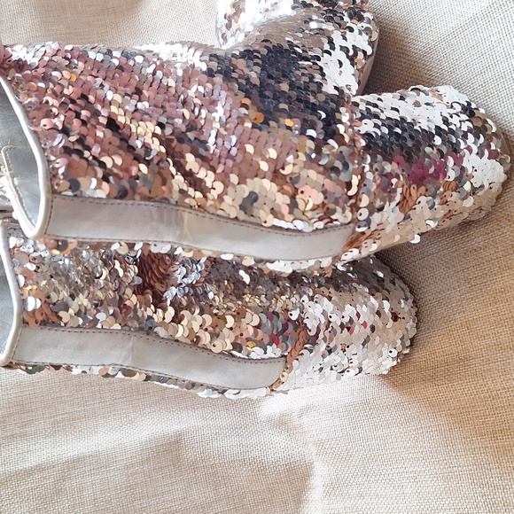 STEVE MADDEN, two tone sequenced shiney ankle boot, W6 - Picture 4 of 8